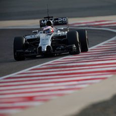 Jenson Button a bordo del McLaren MP4-29 en Sakhir