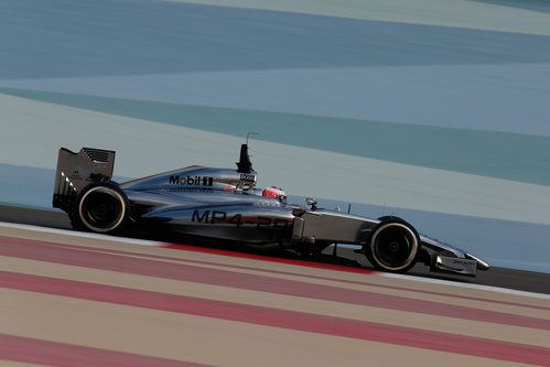 Vista lateral del McLaren MP4-29 de Jenson Button