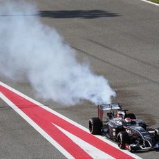 Humareda blanca en el C33 de Adrian Sutil