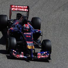 El STR9 de Daniil Kvyat rueda en Sakhir en su último día