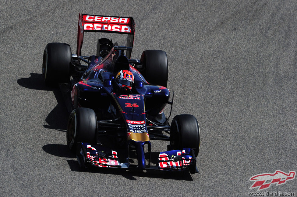 El STR9 de Daniil Kvyat rueda en Sakhir en su último día