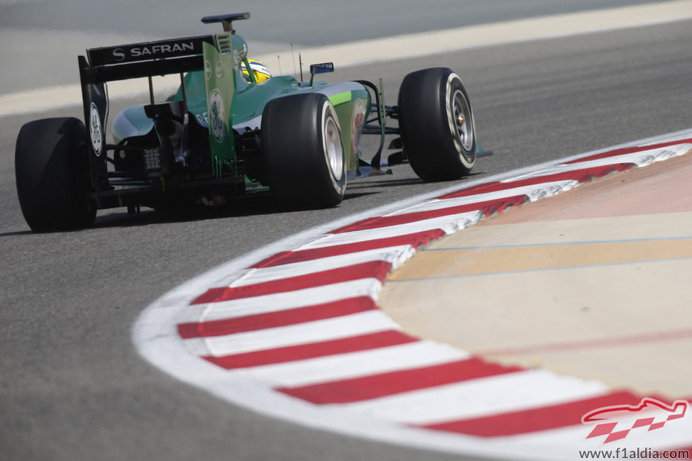 El Caterham de Marcus Ericsson rueda en Baréin