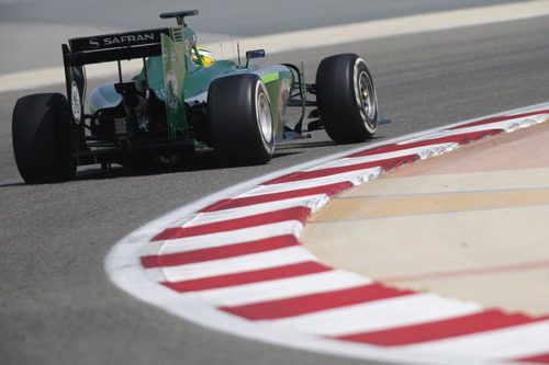 El Caterham de Marcus Ericsson rueda en Baréin