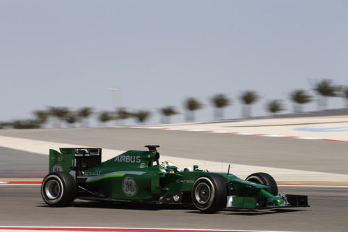 Marcus Ericsson pilota el Caterham CT05 en su último día de test