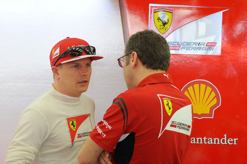 Kimi Räikkönen charla con Stefano Domenicali