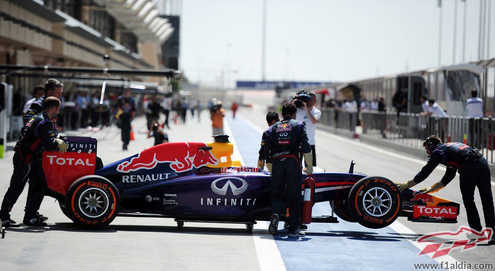 El Red Bull regresa al garaje en Baréin