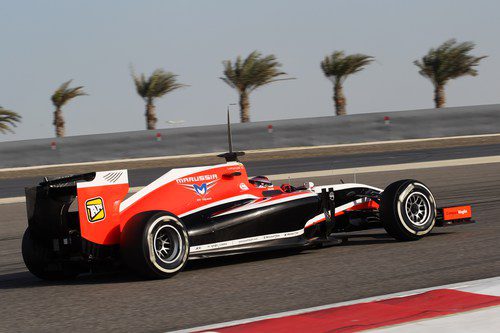 Jules Bianchi afronta una de las curvas de Sakhir