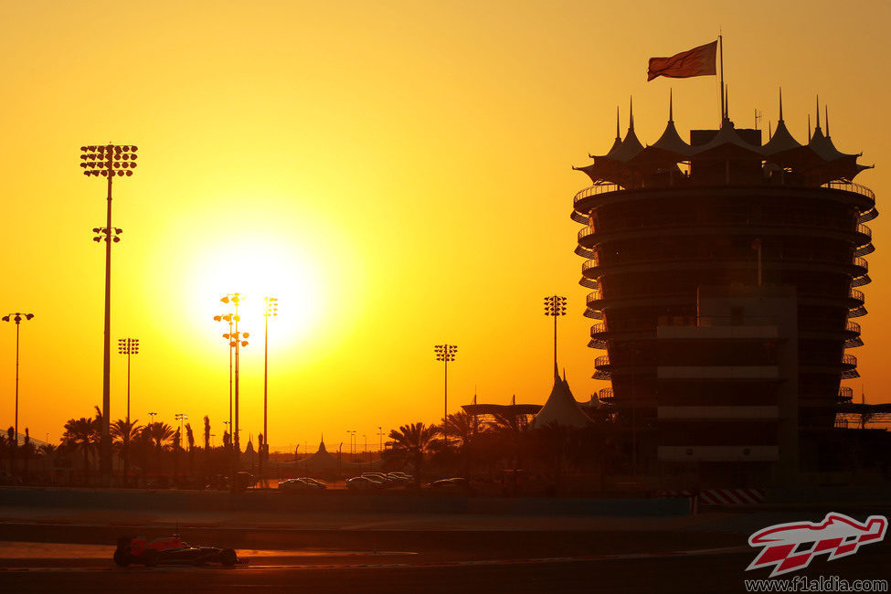 Atardece en Baréin con Jules Bianchi en pista