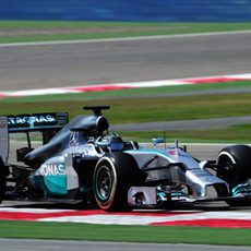 Nico Rosberg salió tarde a pista