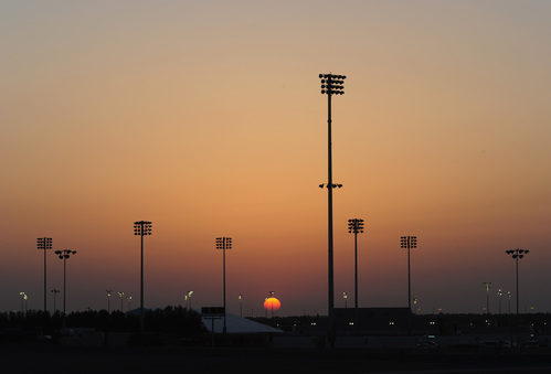 Bella postal del atardecer en Baréin