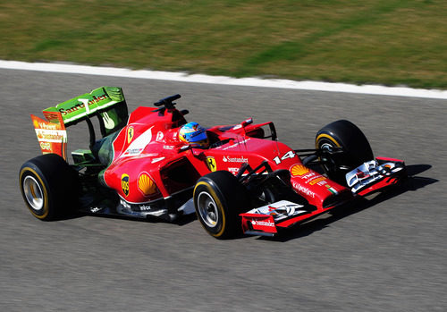 Parafina en el alerón trasero del F14-T de Fernando Alonso