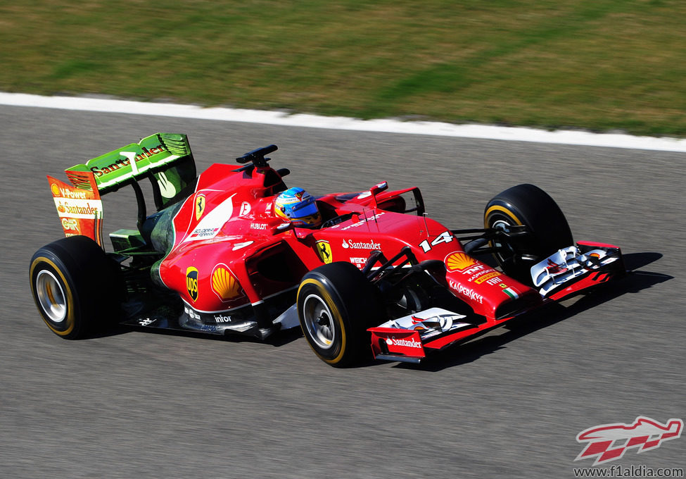 Parafina en el alerón trasero del F14-T de Fernando Alonso