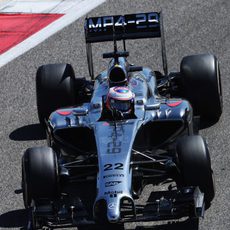 Jenson Button rueda en el último día de test