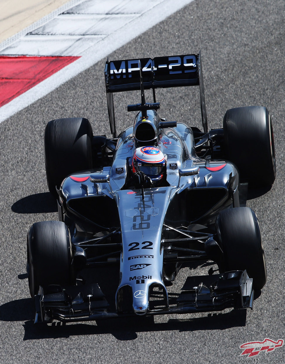 Jenson Button rueda en el último día de test