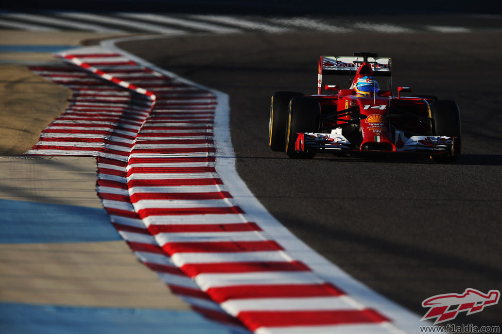 Problema en la caja de cambios del F14-T de Fernando Alonso