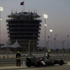 Esteban Gutiérrez se queda parado en la pista de Sakhir