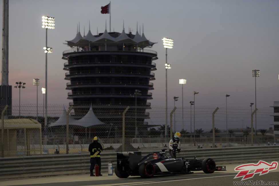 Esteban Gutiérrez se queda parado en la pista de Sakhir