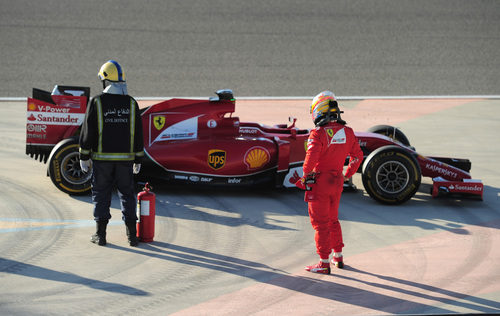 Fernando Alonso protagoniza una bandera roja