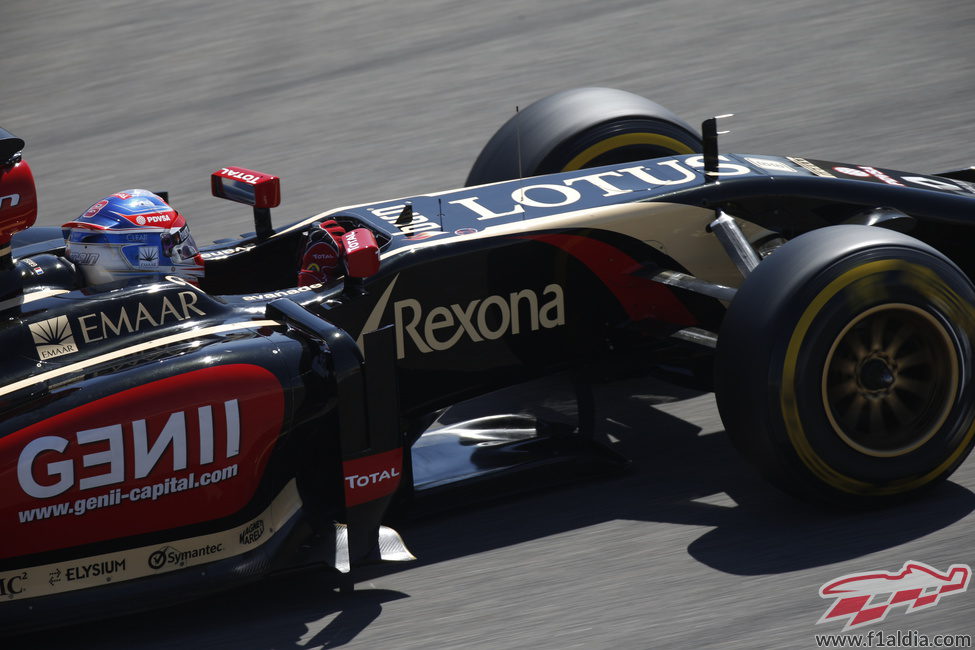 Romain Grosjean dentro de su E22