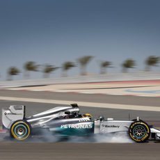 Pasadita de frenada de Lewis Hamilton con el W05