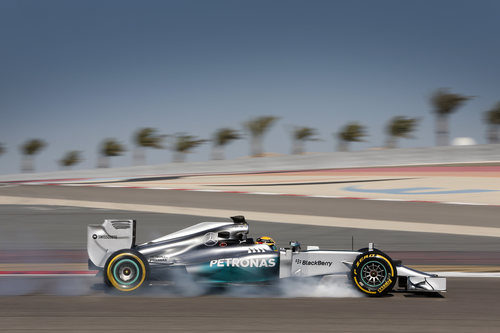 Pasadita de frenada de Lewis Hamilton con el W05