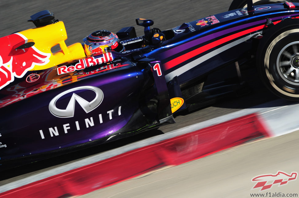 Sebastian Vettel maneja el RB10 a toda velocidad