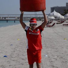 Alzando peso en la playa