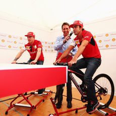 Fernando Alonso y Kimi Räikkönen, en un evento en Australia