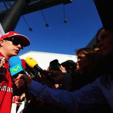 La prensa 'acapara' la atención de Kimi Räikkönen