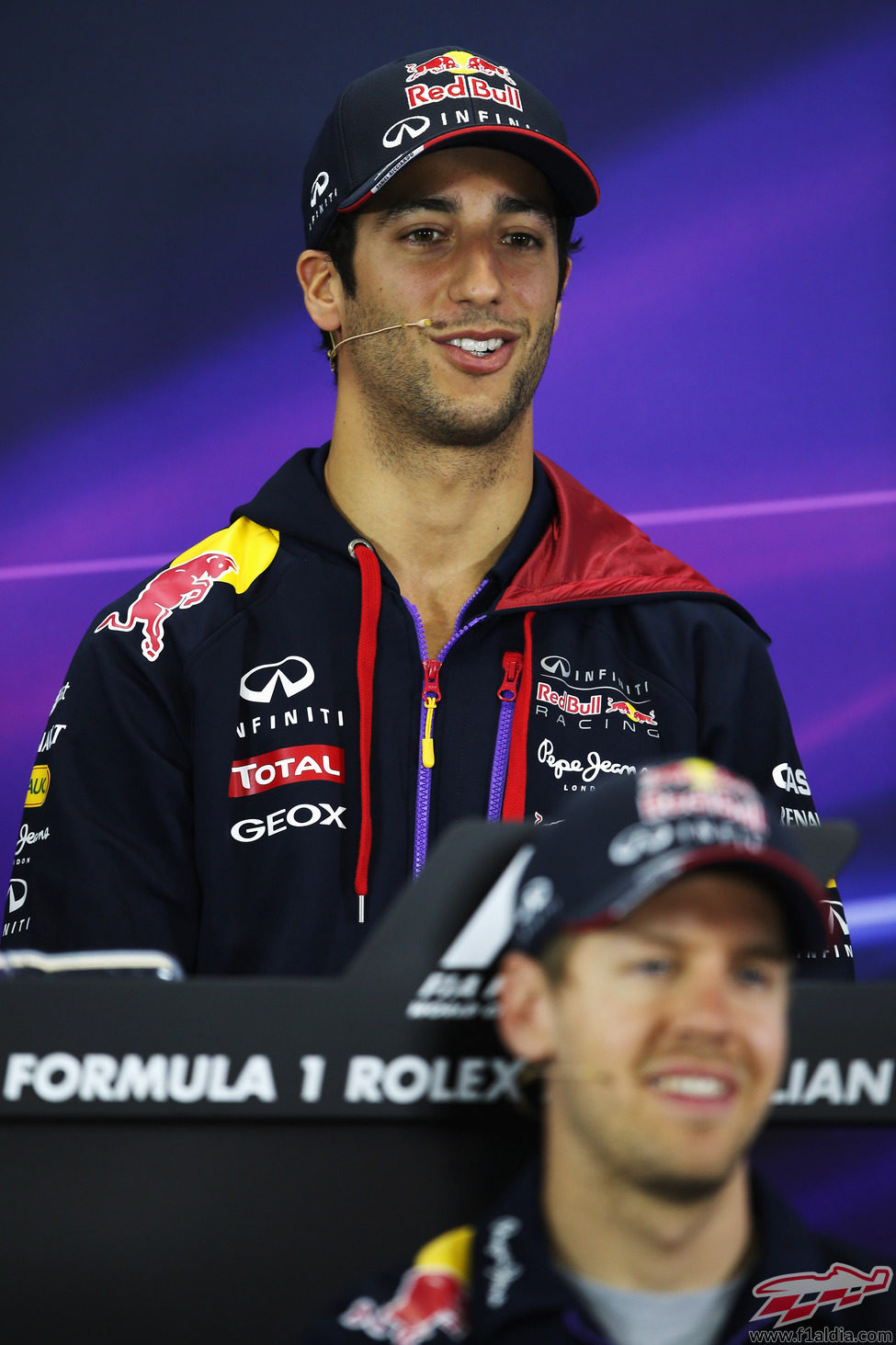 Daniel Ricciardo y Sebastian Vettel en la rueda de prensa de pilotos de la FIA