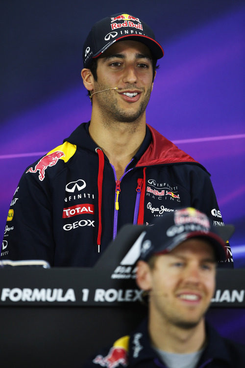 Daniel Ricciardo y Sebastian Vettel en la rueda de prensa de pilotos de la FIA