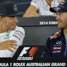 Sebastian Vettel y Lewis Hamilton en la rueda de prensa de la FIA