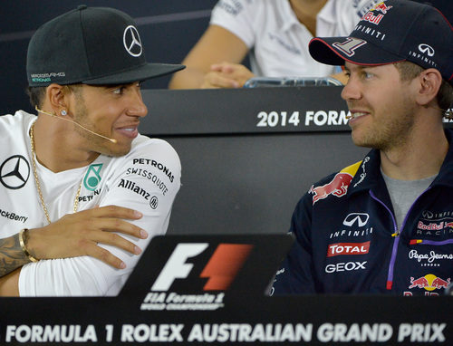 Sebastian Vettel y Lewis Hamilton en la rueda de prensa de la FIA