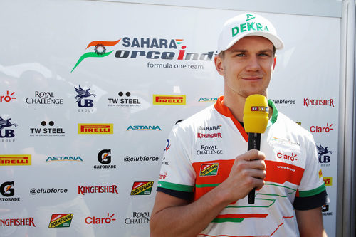 Nico Hülkenberg charla con la televisión alemana