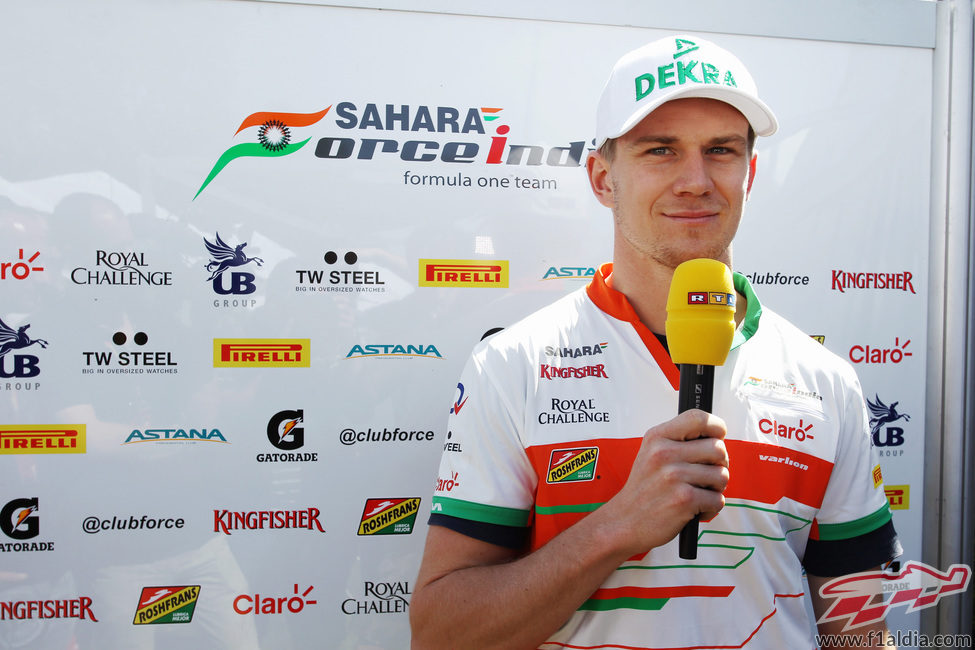 Nico Hülkenberg charla con la televisión alemana