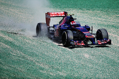 Salida de pista de Daniil Kvyat en los Libres 1