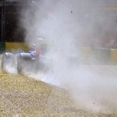 Mucho polvo en la salida de pista de Jean-Eric Vergne