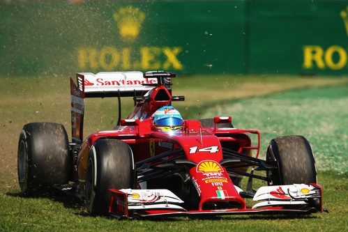 Fernando Alonso también probó la hierba en Melbourne