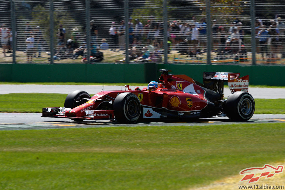 Fernando Alonso disputa los entrenamientos en Australia