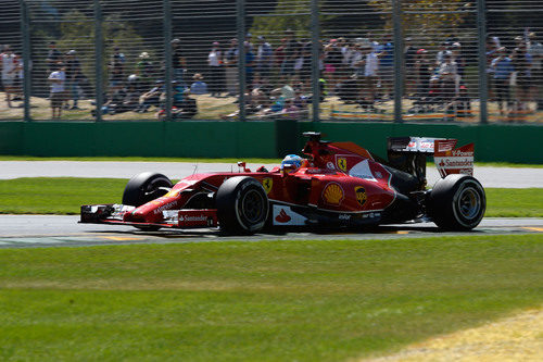 Fernando Alonso disputa los entrenamientos en Australia