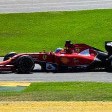 Fernando Alonso lidera la primera sesión de libres