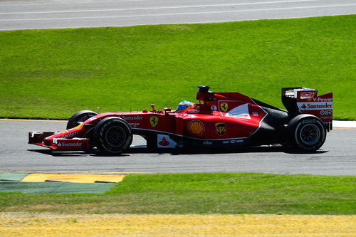 Fernando Alonso lidera la primera sesión de libres