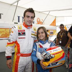 Alonso con una aficionada