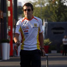 Alonso llega al circuito