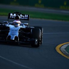 Jenson Button se muestra cauto en Australia