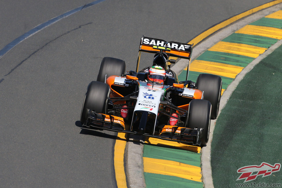 Nico Hülkenberg trazando una curva de Albert Park