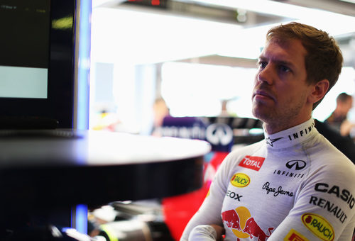 Sebastian Vettel compueba sus tiempos