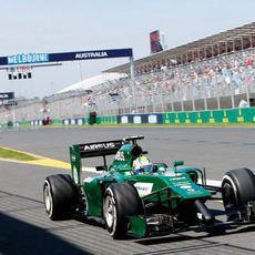 Marcus Ericsson abandona la calle de boxes