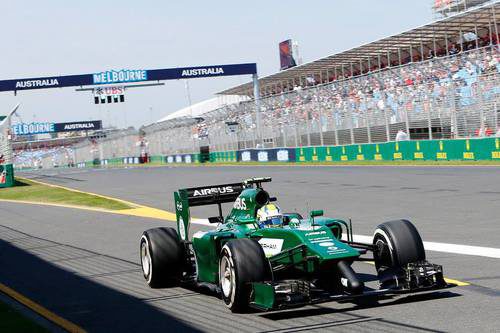 Marcus Ericsson abandona la calle de boxes