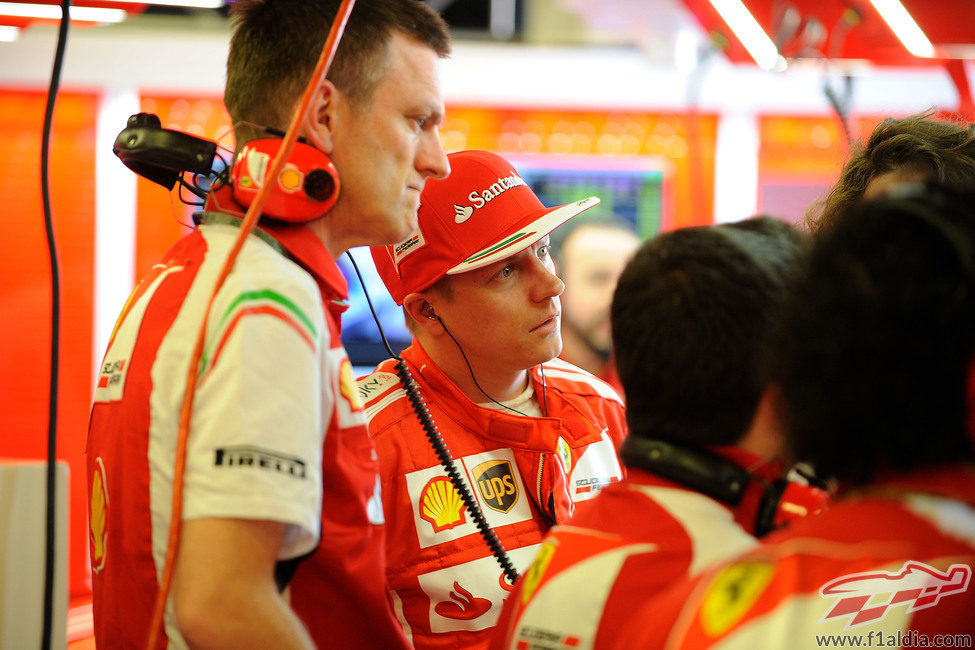 Kimi Räikkönen, junto a James Allison